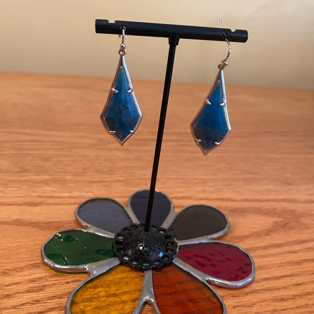 KENDRA SCOTT Olivia Lapis Navy Gem Faceted Drop Earrings. Gold Trim. Rare. New - Picture 3 of 3